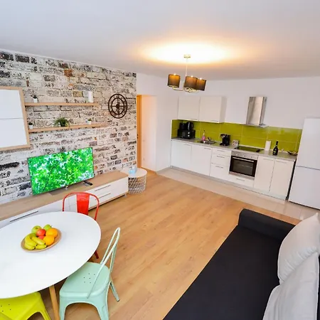 - Two Bedrooms - 6 Guests - Cismigiu Gardens 布加勒斯特