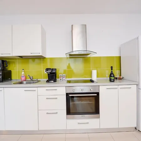 - Two Bedrooms - 6 Guests - Cismigiu Gardens