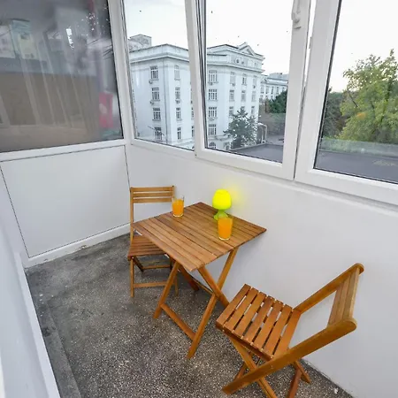 - Two Bedrooms - 6 Guests - Cismigiu Gardens 公寓 布加勒斯特