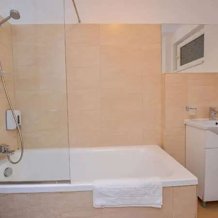 - Two Bedrooms - 6 Guests - Cismigiu Gardens